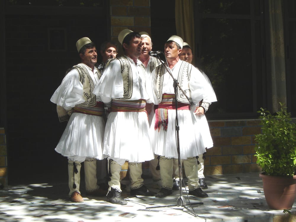 Grup burrash iso-polifonie nga Skrapari. Gerd 72