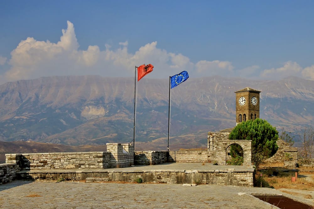 Kështjella e Gjirokastrës: nga Zenebishët te UNESCO, kalaja që ndërtoi një qytet