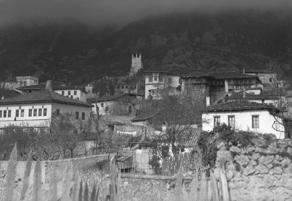 Kalaja e Krujës në një fotografi të vitit 1908 nga Kel Marubi