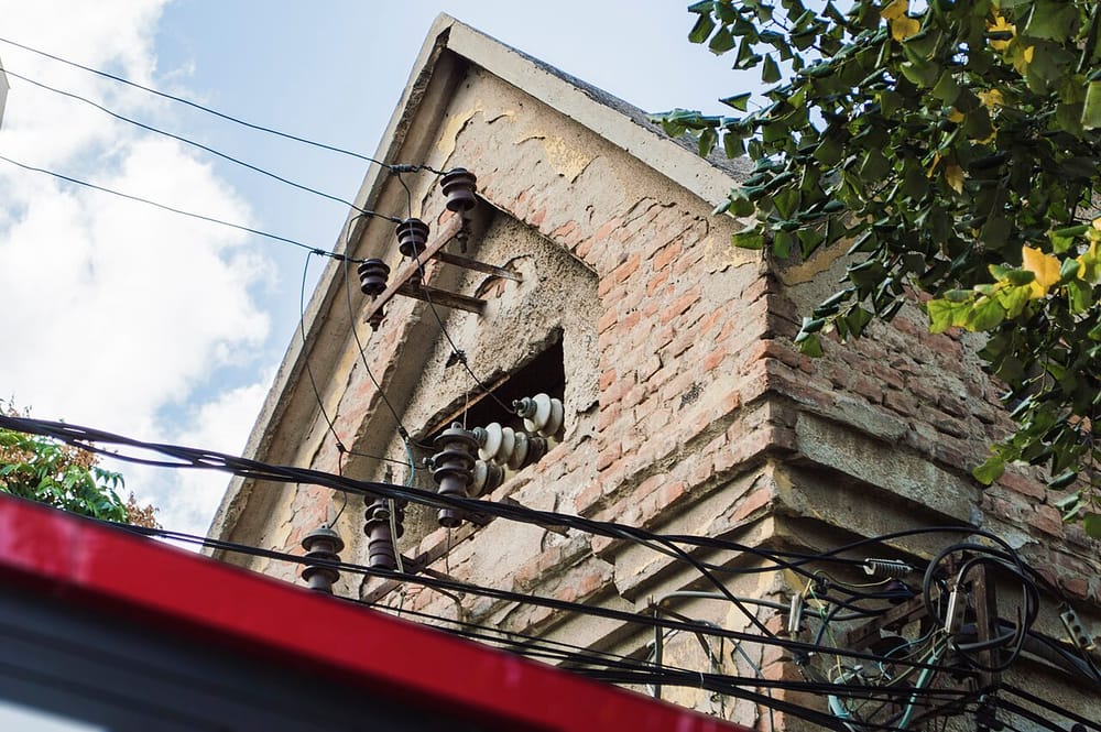 KEDS njofton ndërprerje të energjisë elektrike në disa qytete