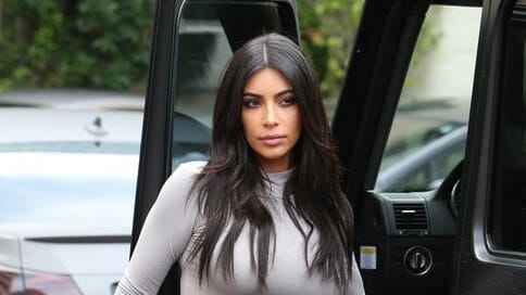 Kim Kardashian shfaqet me veshje transparente në Los Angeles