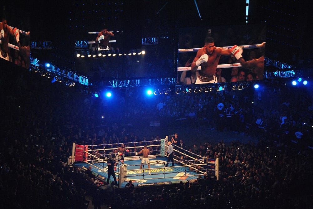 Kristian Prenga përballet me ish‑kampionin botëror Anthony Joshua në Jeddah Superdome