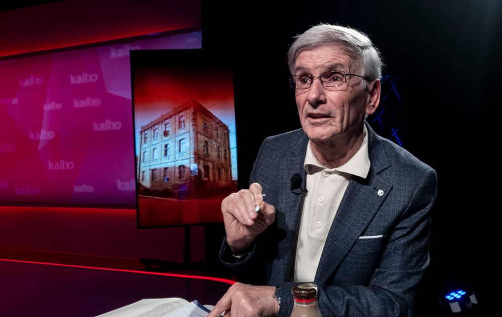 Kush e quan «historike» deklaratën e Thaçit para nisjes për Hagën?