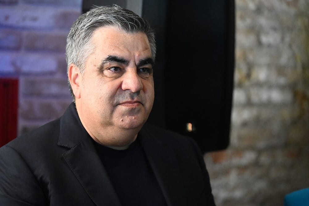 Kush ndikon në ngadalësimin e turizmit?