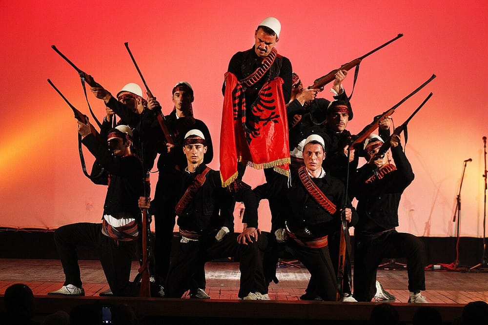 Kush përfaqësoi kulturën shqiptare në Francë?