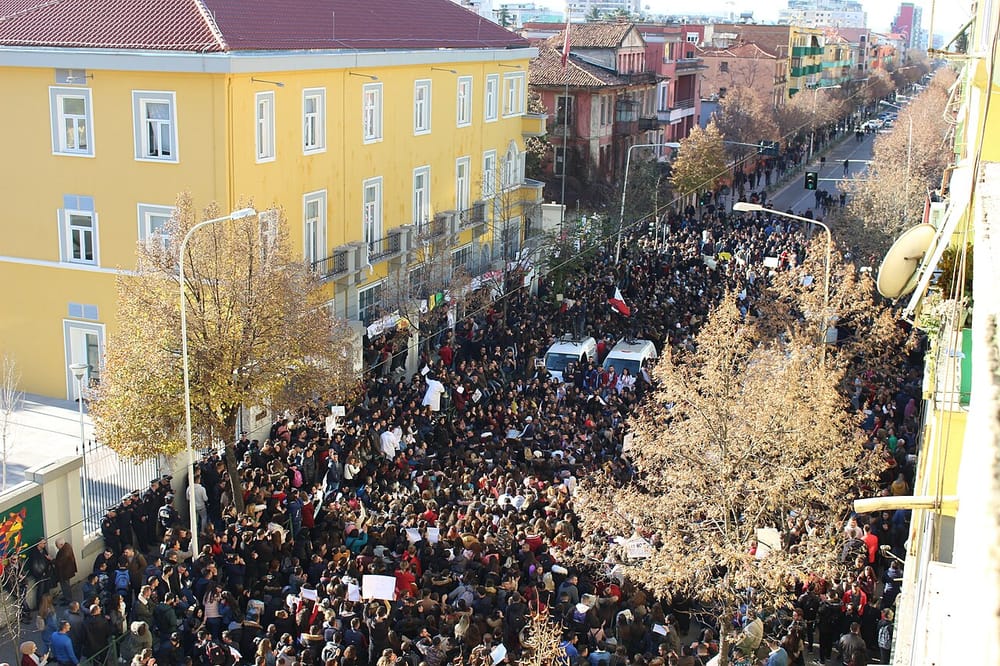 Kush u dëmtua nga protestat 40-ditëshe sipas Ardit Bidos?