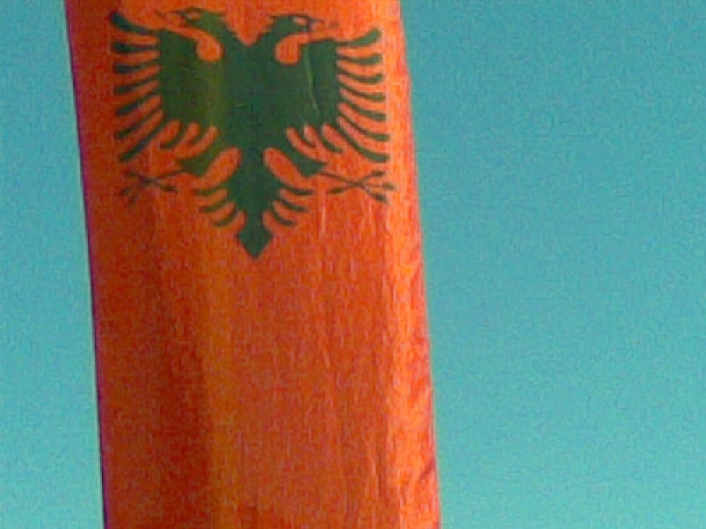 Flamuri shqiptar në Tiranë, ditën e shpalljes së pavarësisë së Kosovës