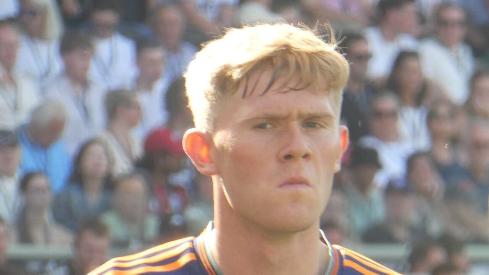 Manchester United synon transferimin e Lewis Hall nga Newcastle