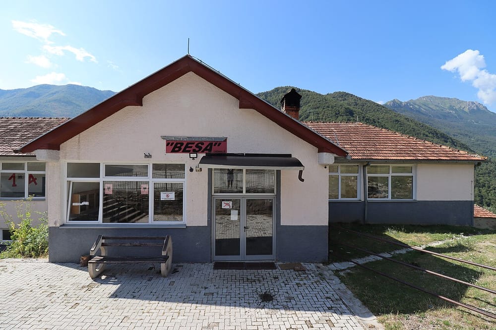 Merxhan Jakupi boton monografinë për historinë e Veshallës
