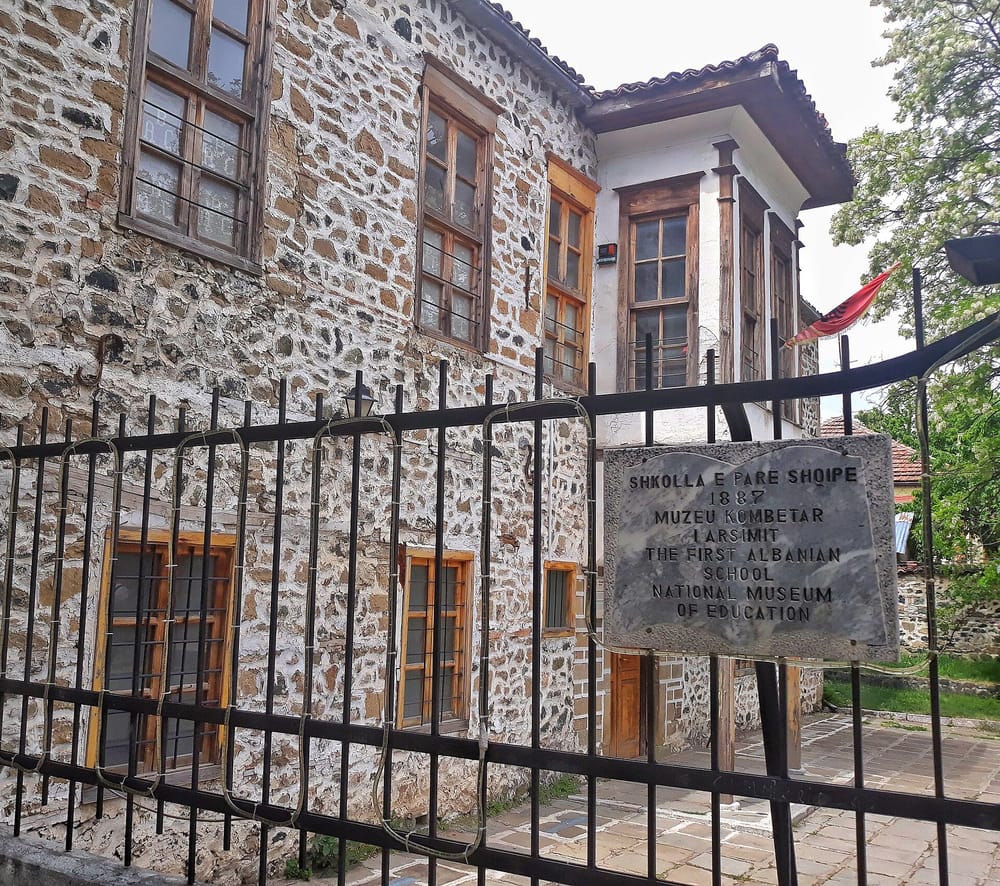 Muzeu Kombëtar i Arsimit në Korçë, në godinën ku u hap Mësonjëtorja e Parë Shqipe (1887)