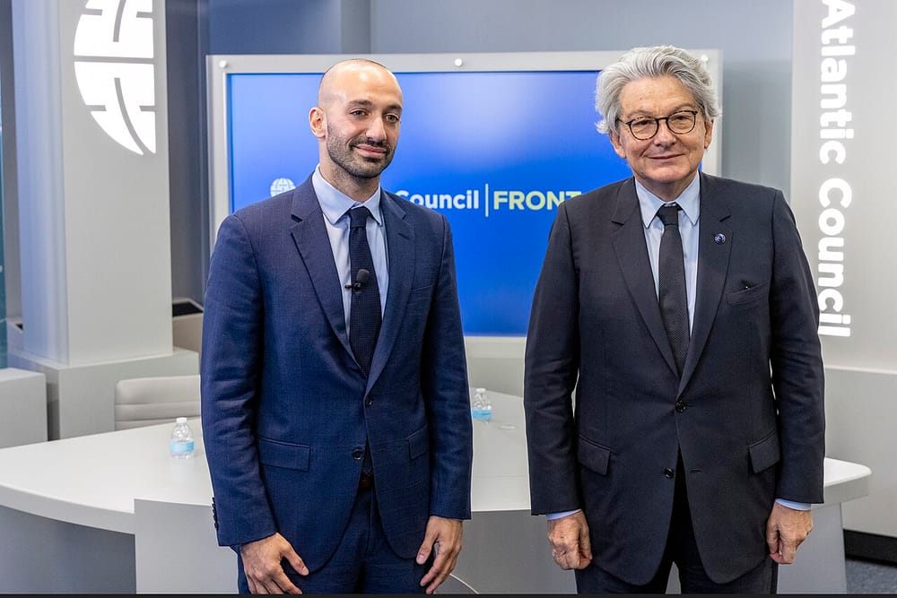 Ministri francez Hadad viziton selinë e KFOR-it në Prishtinë