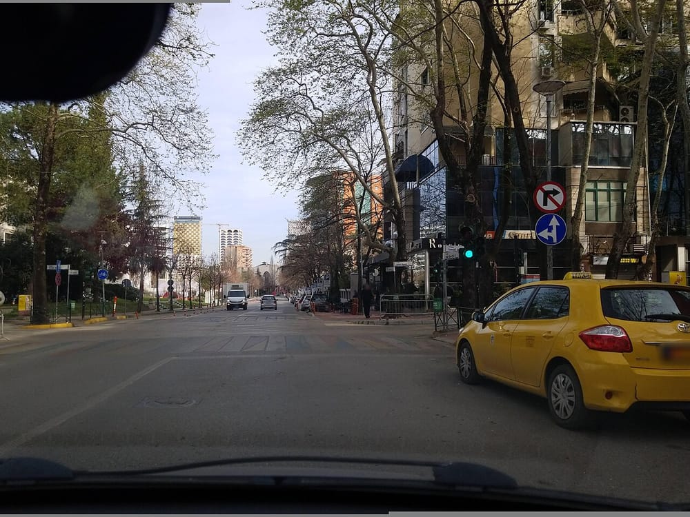 Ministria e Infrastrukturës nuk do të vendosë kufizime për kamionët mbi 20 tonë