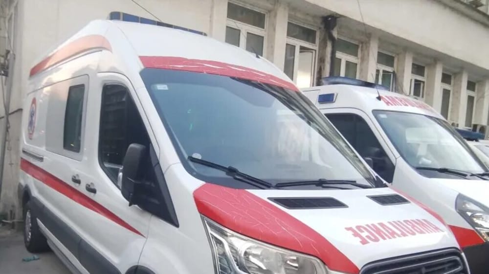 Mjekët në Mitrovicë shpëtojnë 79-vjeçarin e ngufatur me ushqim