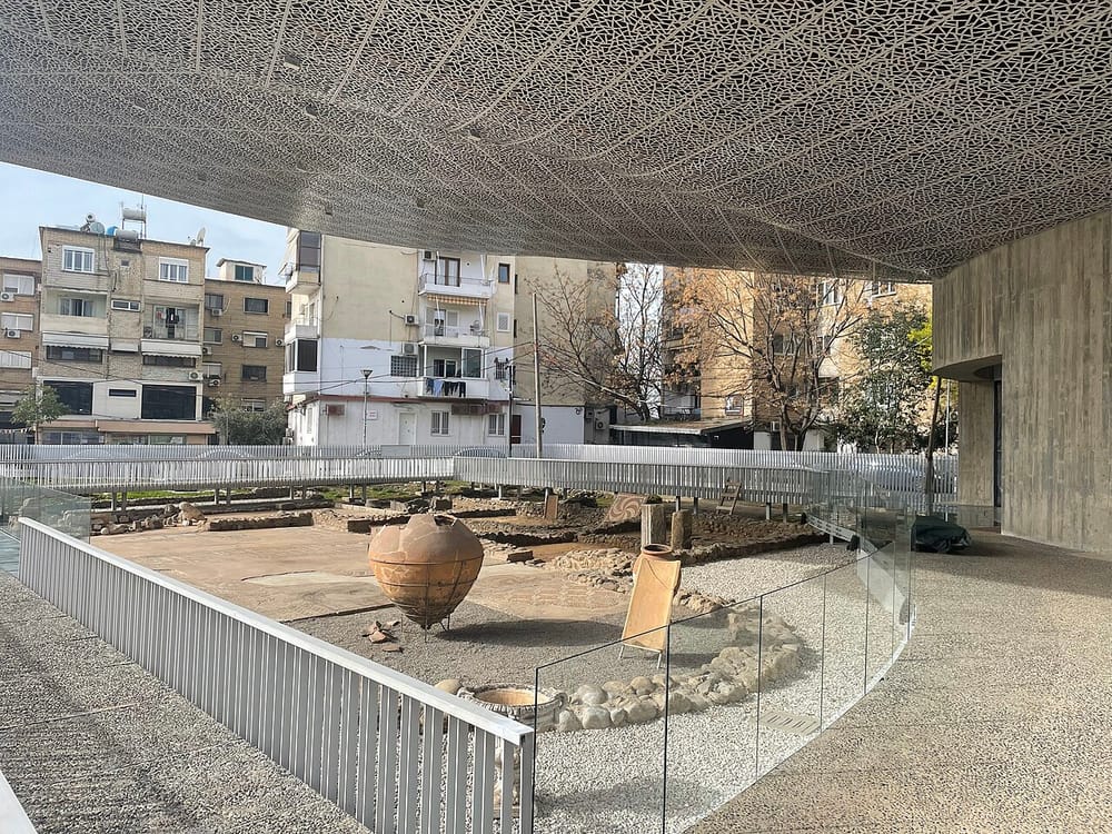 Mozaiku i Tiranës: 1800 vjet histori nën pallatet e bllokut «Partizani»