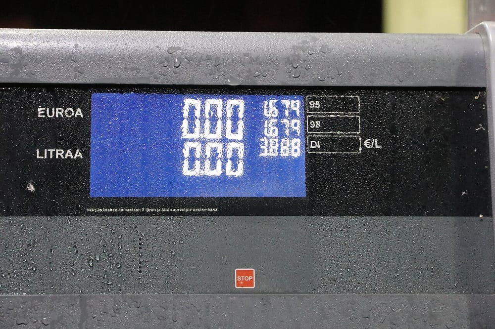 Nafta shtrenjtohet sërish — 1.73 euro litri