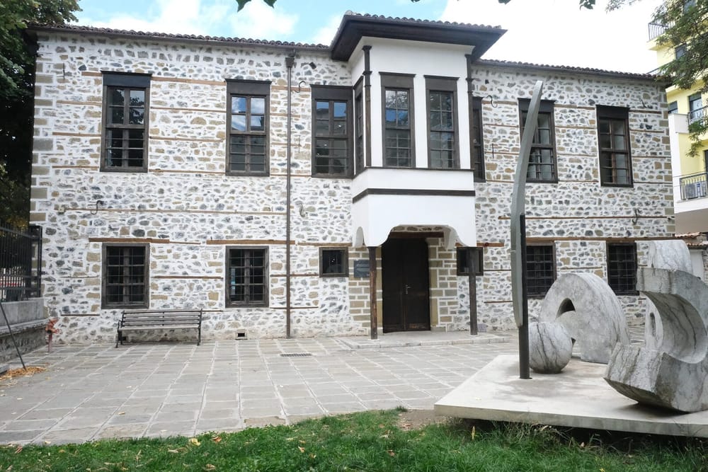 Mësonjëtorja e Parë Shqipe, Korçë — AgnezaAzalea