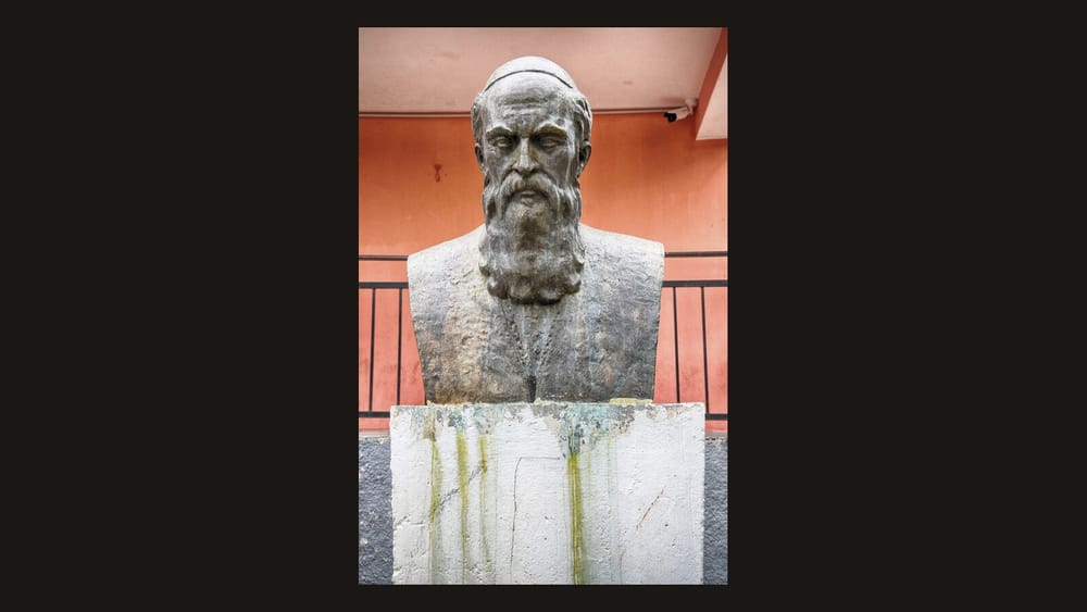 Busti i Pjetër Budit në Burrel