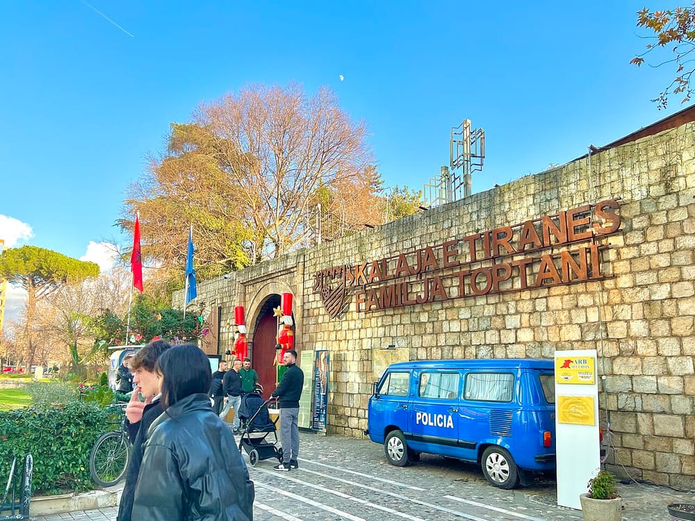 Plagoset me thikë një person në Shkallnur — autori në arrati