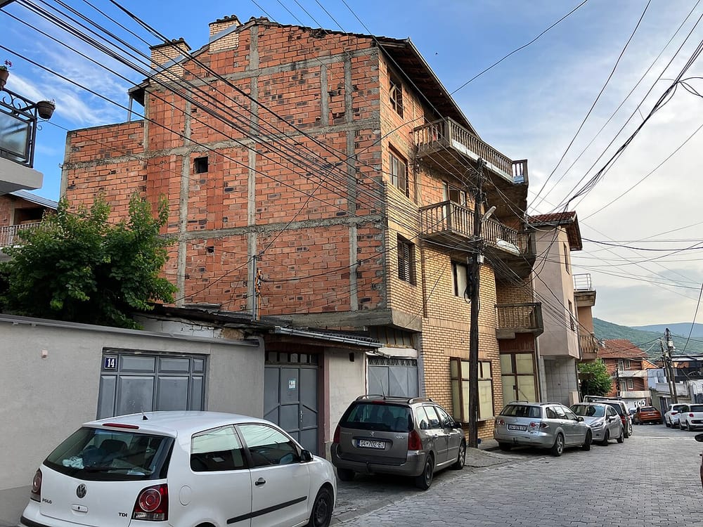 Plagoset një person në Prizren — arrestohen dy të dyshuar