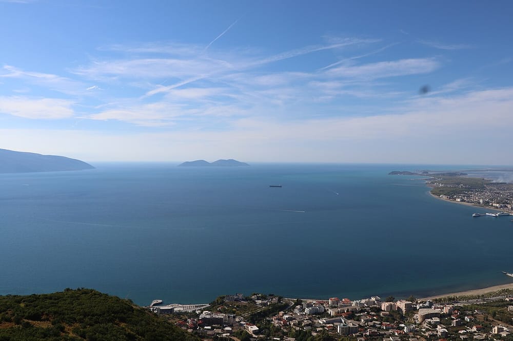 Policia paralajmëron varkat dhe peshkatarët në jug të mos dalin në det
