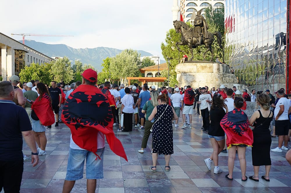 Protesta para Kryeministrisë tkurret në ditën e 62-të