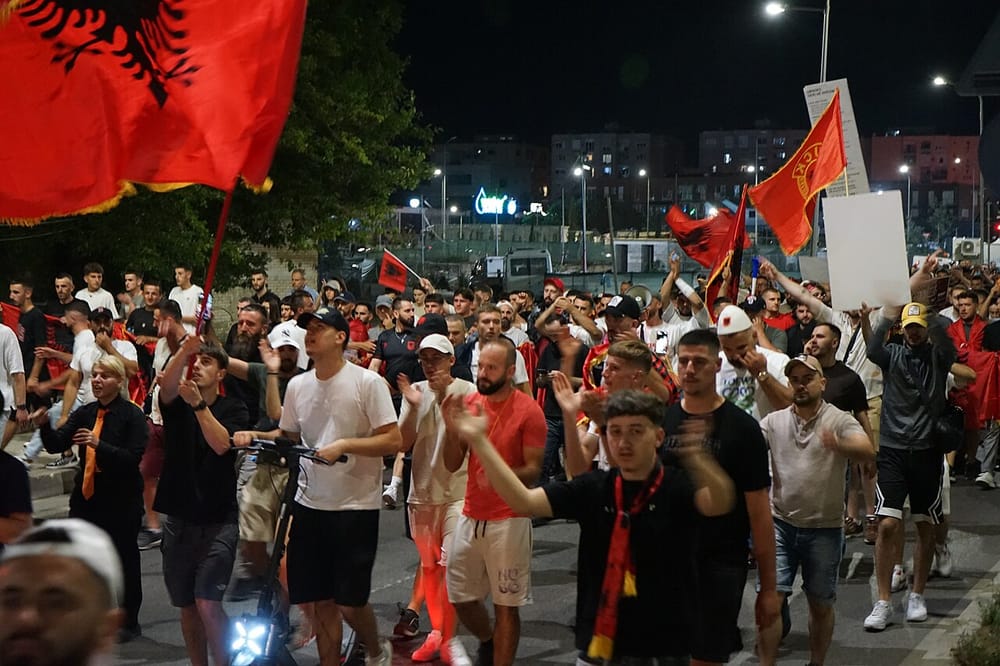 Protestuesit refuzojnë platformën “Besa” — Balla thotë se është për flamingot
