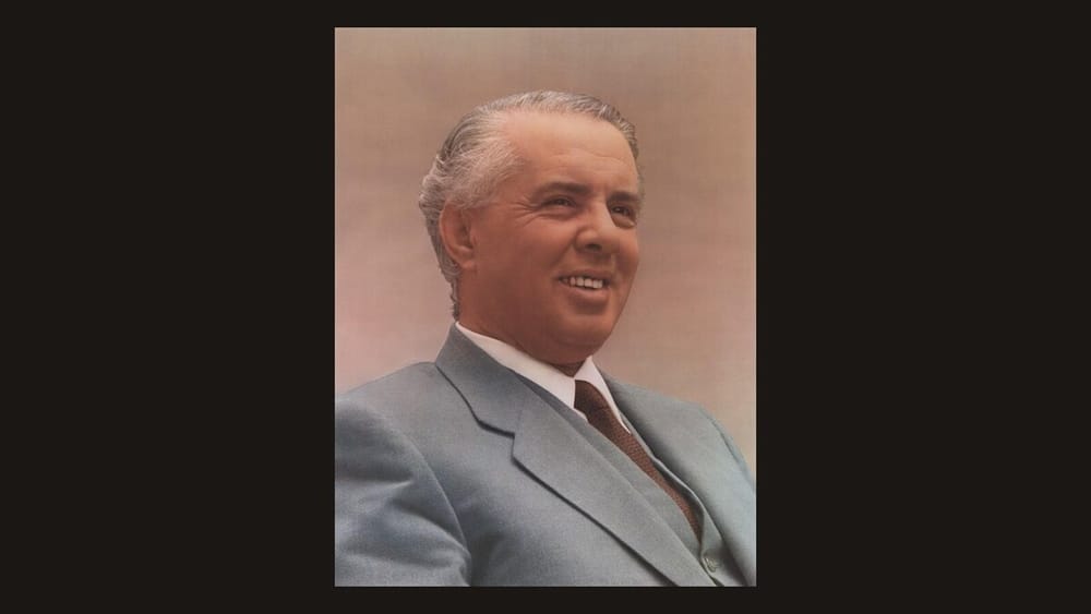 Pse Enver Hoxha pengoi arrestimin e Ismail Kadaresë?