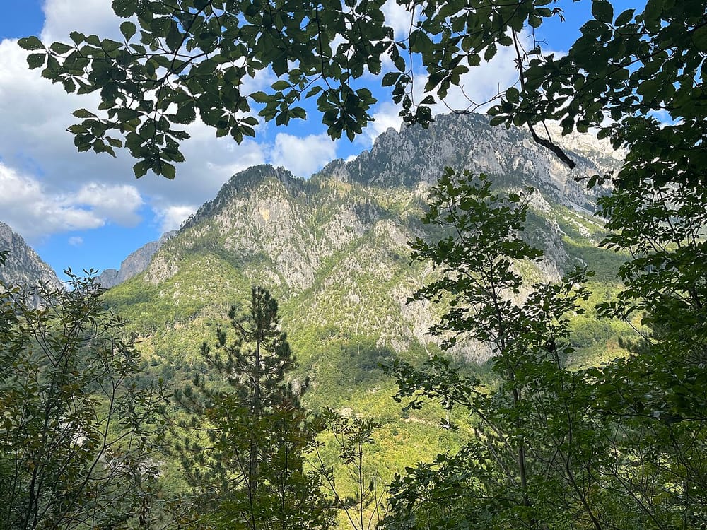 Pse Jaupaj zyre takim me AKZM-në për Parkun Kombëtar të Alpeve?