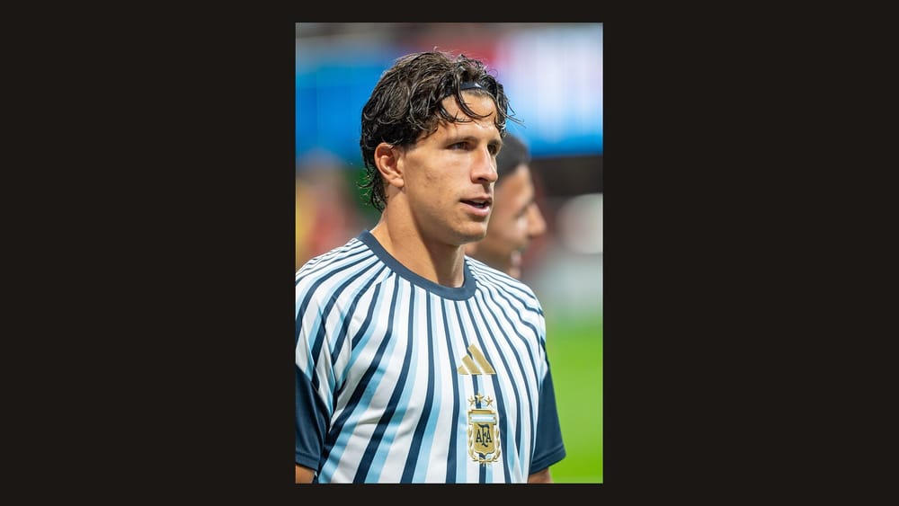 Simeone ndaloi për të rregulluar çorapen — Ferran Torres shënoi golin e titullit botëror