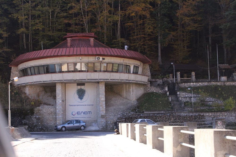 Ministri Hoxha: pompa ilegale injektuan ujë lumi në ujësjellësin e Gostivarit