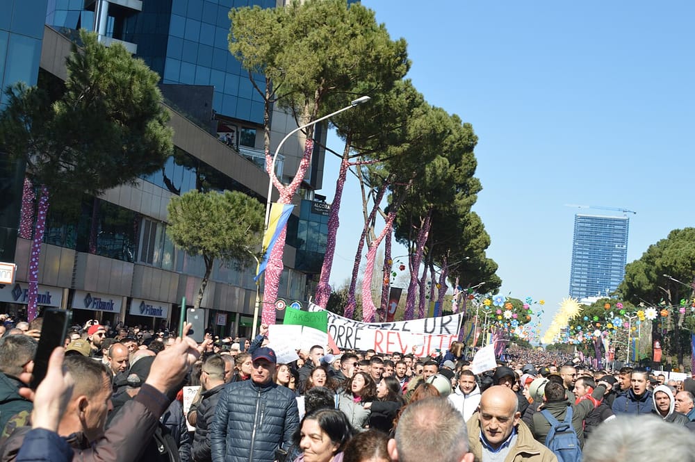 Marshimi i ditës së 42-të të protestës nis nga Bashkia e Tiranës
