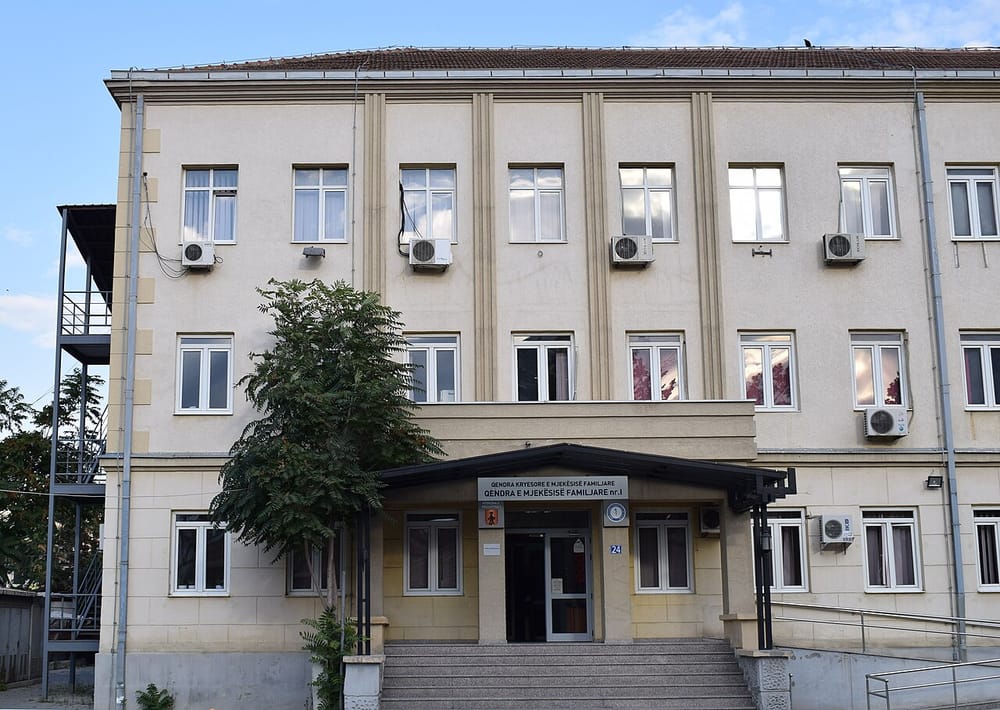 Renovimet e QKUK-së nuk kanë nisur — hemodializa vazhdon në spital tre javë pas afatit