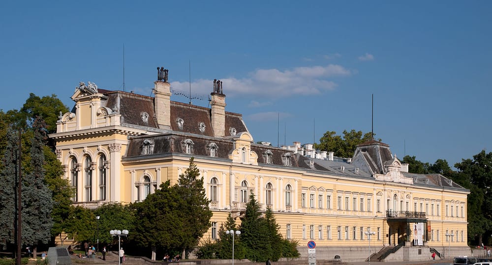 Pse zhvillohen aktivitetet kulturore në Tiranë?