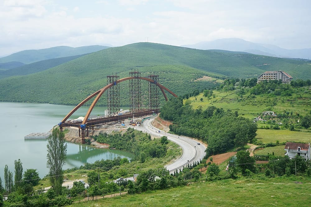 Qeveria shpronëson për aksin Elbasan–Qafë Thanë — ndahen 32.8 milionë lekë