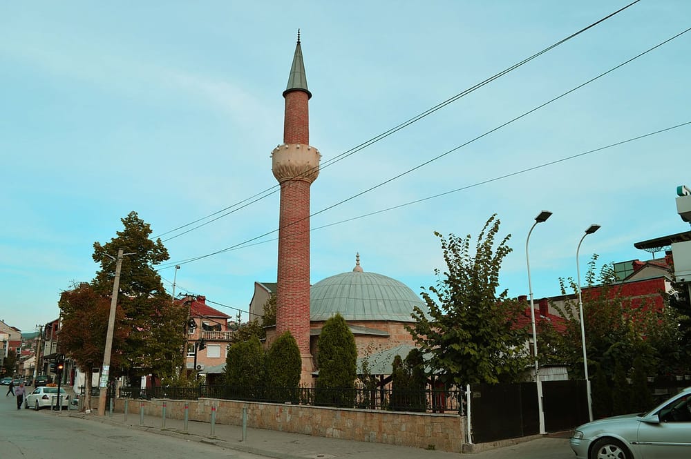 Qytetarët bllokojnë punimet e komunës te Xhamia e Llapit në Prishtinë