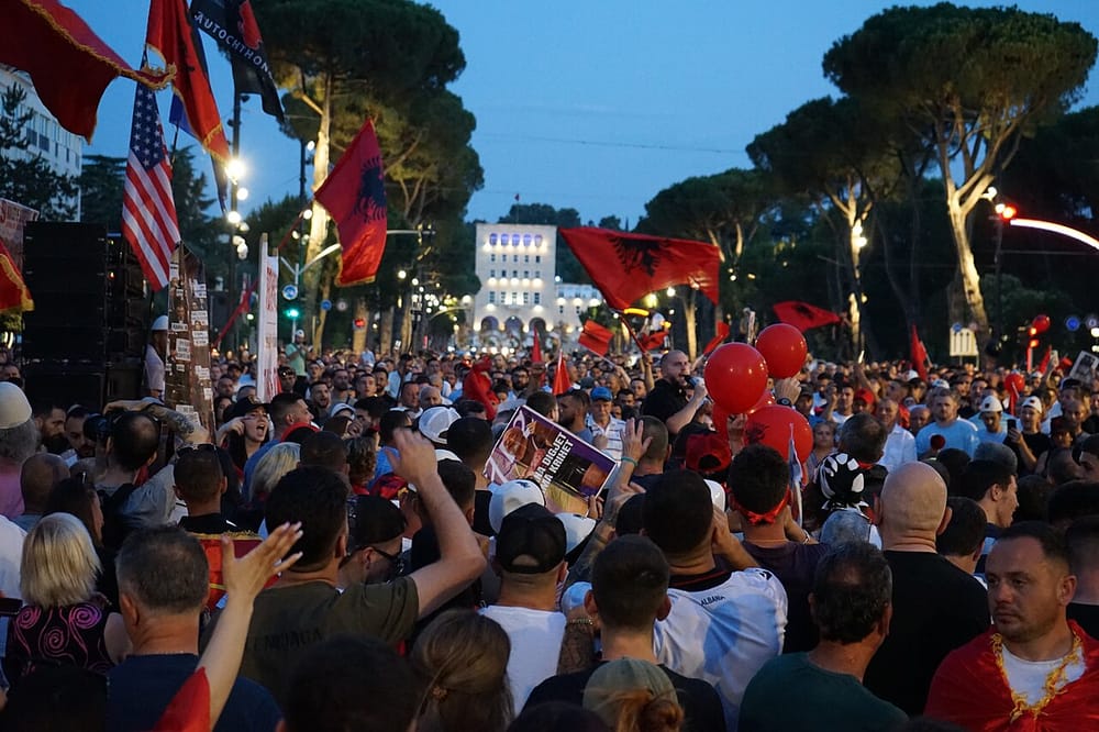 Rama nuk largohet nga pushteti pavarësisht protestave dy-mujore