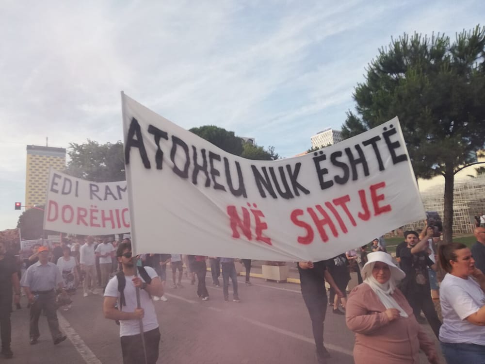 Rama: pakënaqësia me administratën publike nxit protestat në bulevard