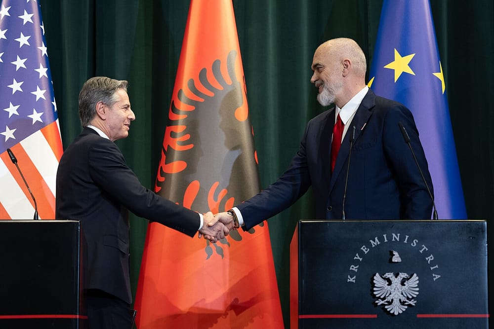 Rama paralajzon rrezikun nga manipulimi i informacionit dhe ndërhyrjet e huaja