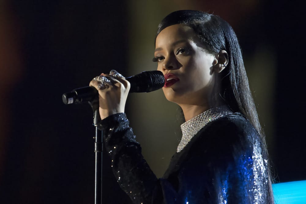 Rihanna gjatë një koncerti