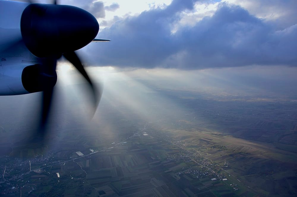 Rreth 60 avionë ulen sot në Prishtinë me mërgimtarë për verë