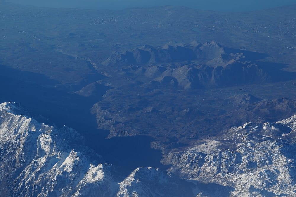 Shkëmbinj rrezikojnë jetën e banorëve në rrugën 160-milionëshe të Malësisë