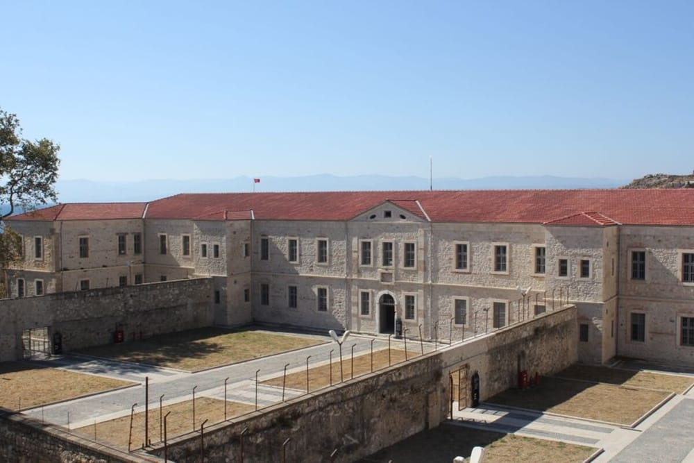 Si po hetohen pretendimet për dhunë në burgun e Shutkës?