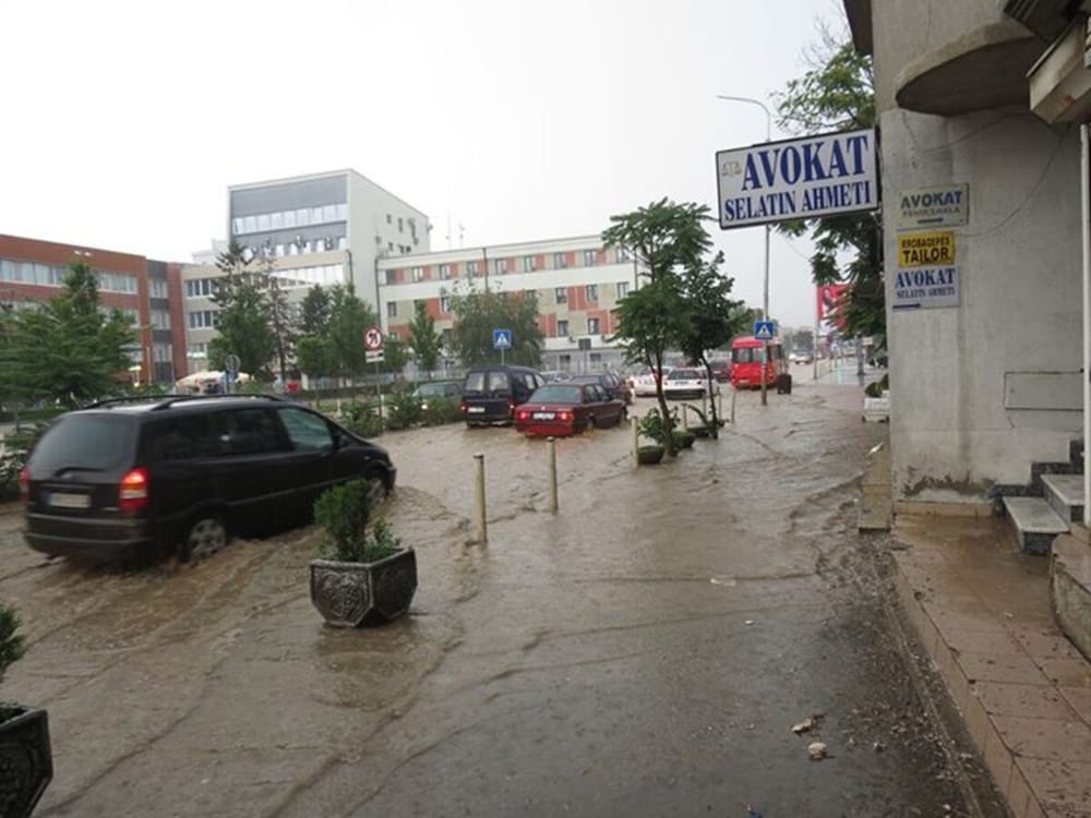 Situata në Kosovë stabilizohet pas reshjeve, AME në gatishmëri 24 orë