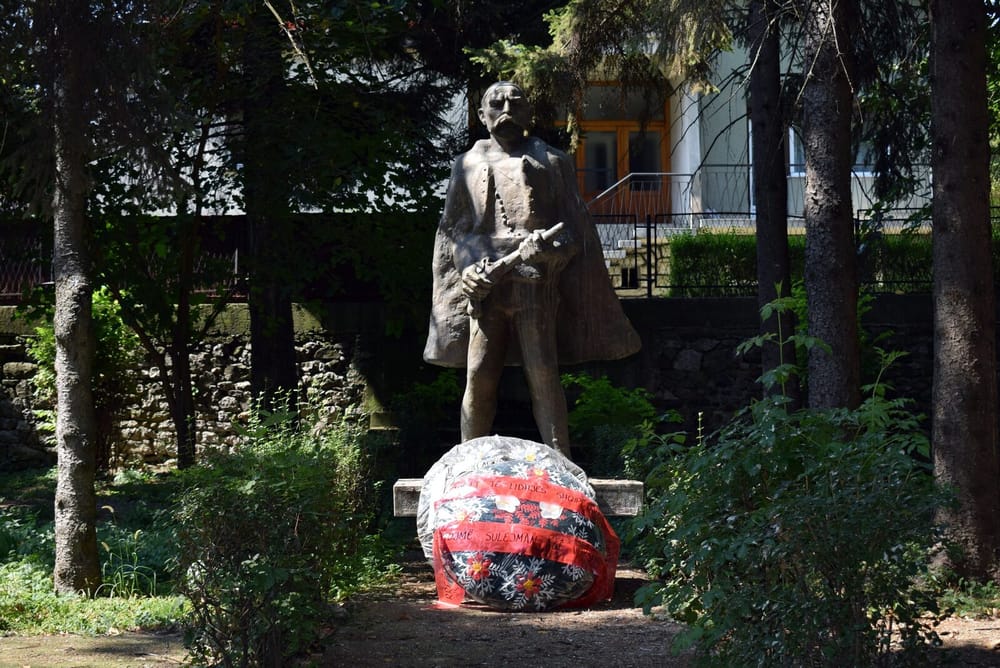 Monumenti i Sulejman Vokshit