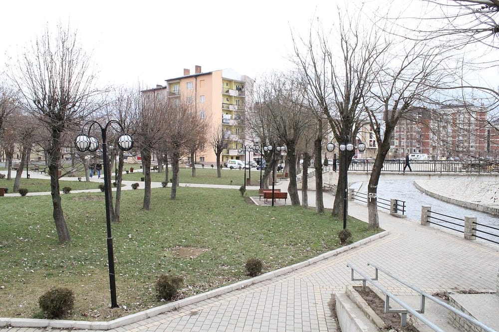 Ku mund të parkohen veturat mërgimtarët në Podujevë?