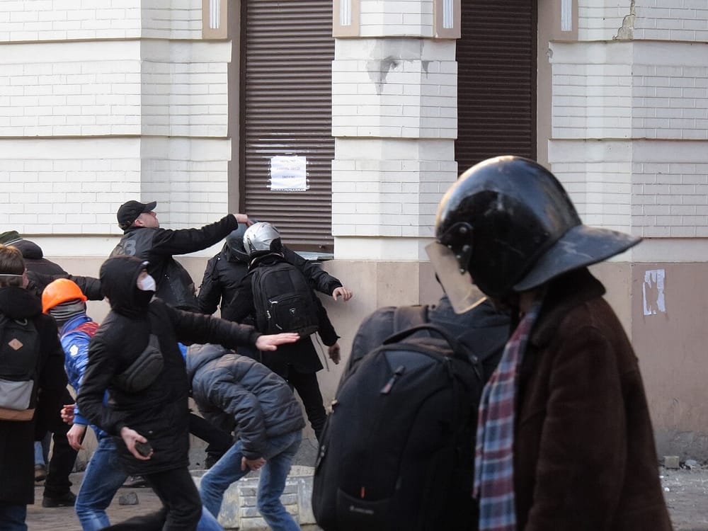 Sa efektivë policie dhe protestues u shtruan në spital pas përplasjeve para Kuvendit?