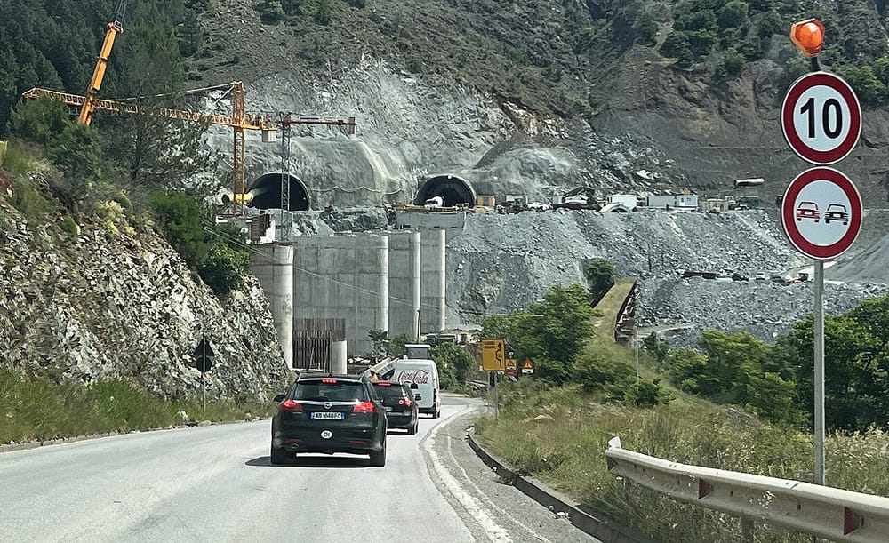 Sa gati është rruga Elbasan-Rrogozhinë?
