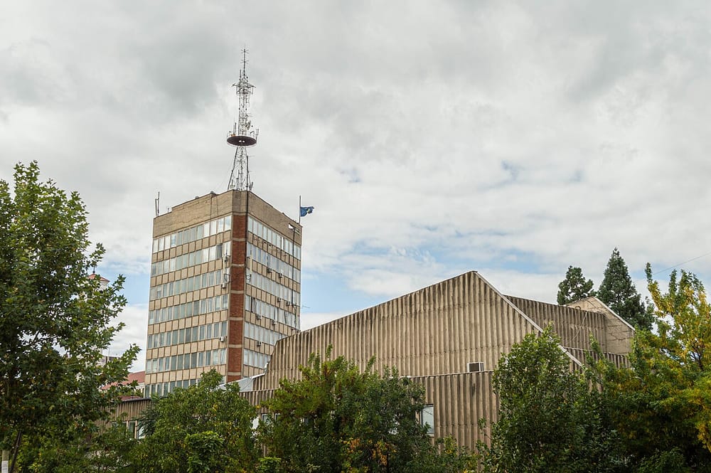 Pse u ndalua transmetimi i Radio Televizionit të Prishtinës?