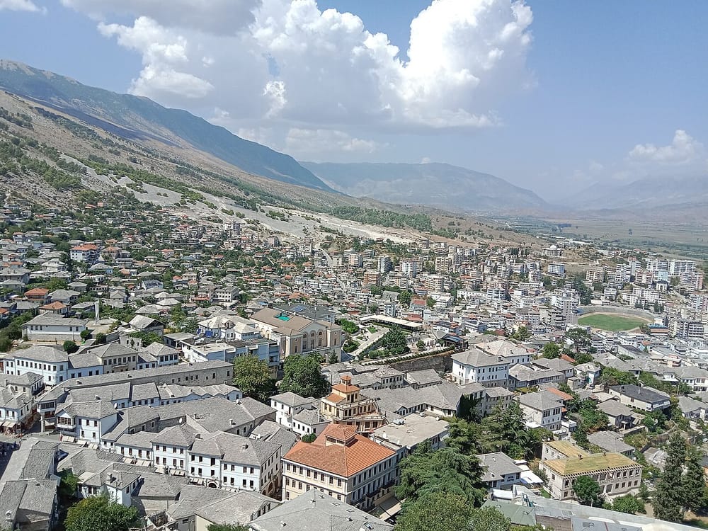 Pse Gjirokastra bëhet destinacion i preferuar për turistët?