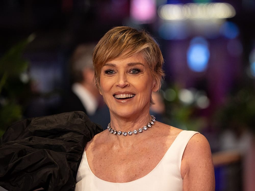 Çfarë e riktheu Sharon Stone në pasarelat e Parisit pas 33 vitesh?